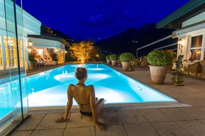 Der Swimmingpool an oder in der Nähe von Theresa Wellness-Genießer-Hotel