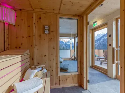 Ein allgemeiner Bergblick oder ein Berglick von der Lodge aus