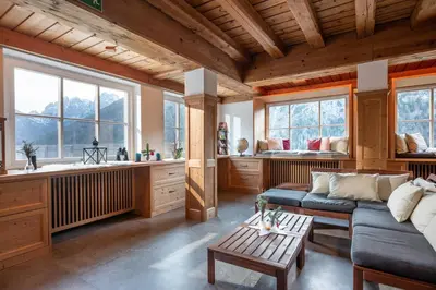 Ein Sitzbereich in der Unterkunft Berg'k'hof Kaisertal - Alpine Hideaway