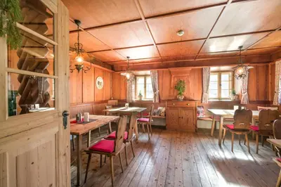 Ein Sitzbereich in der Unterkunft Berg'k'hof Kaisertal - Alpine Hideaway