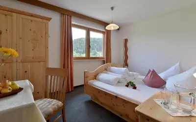 Ein Bett oder Betten in einem Zimmer der Unterkunft Bauernhof Großwolfing- Appartementhaus Fischbacher