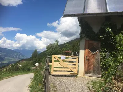 Ein allgemeiner Bergblick oder ein Berglick von der Ferienwohnung aus