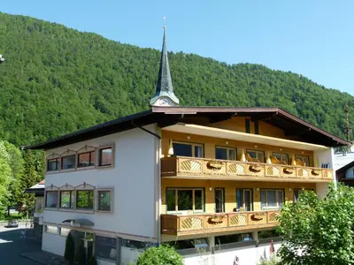Ein allgemeiner Bergblick oder ein Berglick von der Pension aus