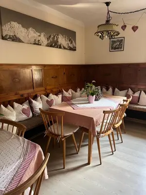Ein Sitzbereich in der Unterkunft Gästehaus-Pension Bendler