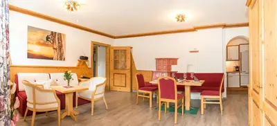 Ein Sitzbereich in der Unterkunft Appartements Alpenschlössl