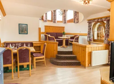 Ein Sitzbereich in der Unterkunft Appartements Alpenschlössl