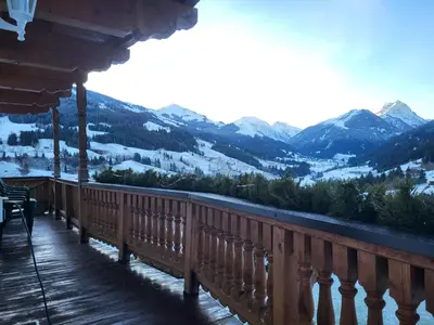 Ein allgemeiner Bergblick oder ein Berglick von des Bed & Breakfasts aus