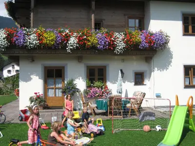 Ein Garten an der Unterkunft Ferienhaus Niedermoser