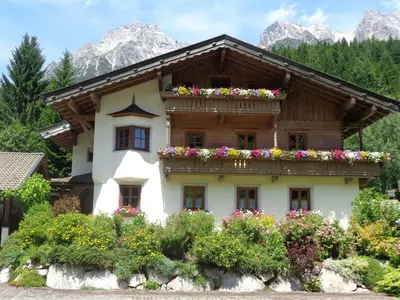 Ein allgemeiner Bergblick oder ein Berglick von der Ferienwohnung aus