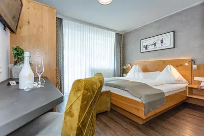 Ein Bett oder Betten in einem Zimmer der Unterkunft Hotel Almrausch
