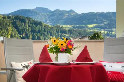 Ein allgemeiner Bergblick oder ein Berglick von der Ferienwohnung aus