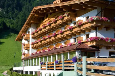 Ein Balkon oder eine Terrasse in der Unterkunft Hotel Bergland