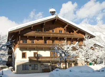 Ein allgemeiner Bergblick oder ein Berglick von des Hotels aus