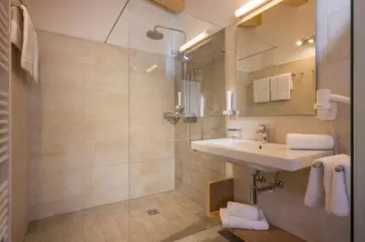 Ein Badezimmer in der Unterkunft Hotel Post
