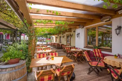 Ein Restaurant oder anderes Speiselokal in der Unterkunft Hotel Post