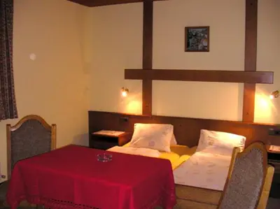 Ein Bett oder Betten in einem Zimmer der Unterkunft Hotel Sonnhof
