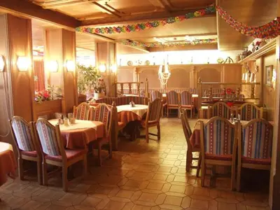 Ein Restaurant oder anderes Speiselokal in der Unterkunft Hotel Sonnhof