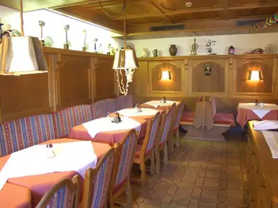 Ein Restaurant oder anderes Speiselokal in der Unterkunft Hotel Sonnhof