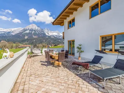 Ein allgemeiner Bergblick oder ein Berglick von der Ferienwohnung aus