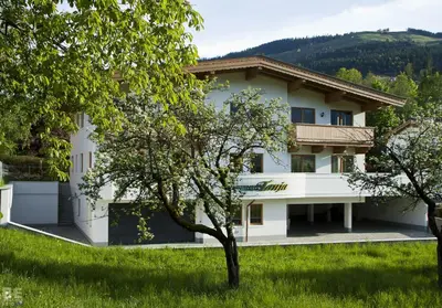 Ein allgemeiner Bergblick oder ein Berglick von der Ferienwohnung aus