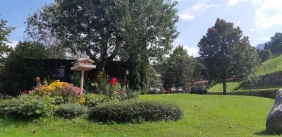 Ein Garten an der Unterkunft Noichl’s Hotel Garni