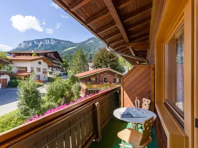 Ein allgemeiner Bergblick oder ein Berglick von des Hotels aus