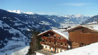 Ein allgemeiner Bergblick oder ein Berglick von der Ferienwohnung aus