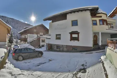 Ein allgemeiner Bergblick oder ein Berglick von der Ferienwohnung aus