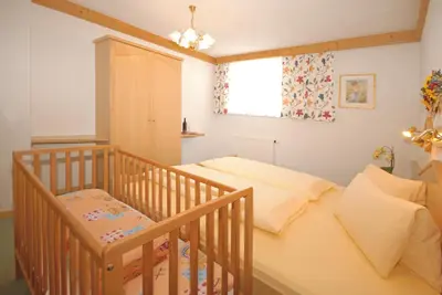Ein Bett oder Betten in einem Zimmer der Unterkunft Landhaus Gensbichler