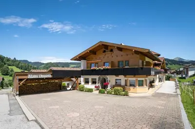 Ein allgemeiner Bergblick oder ein Berglick von der Pension aus