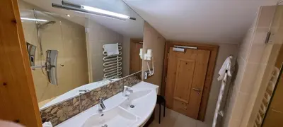 Ein Badezimmer in der Unterkunft Hotel Bergkristall