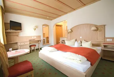 Ein Bett oder Betten in einem Zimmer der Unterkunft Hotel Bergkristall