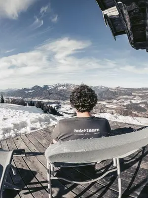 Ein allgemeiner Bergblick oder ein Berglick von des Ferienhauses aus