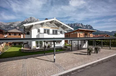 Ein allgemeiner Bergblick oder ein Berglick von der Ferienwohnung aus