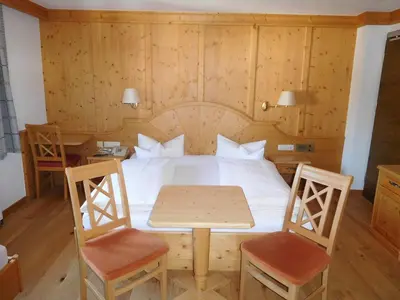 Ein Bett oder Betten in einem Zimmer der Unterkunft Hotel Kirchenwirt