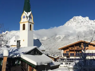 Ein allgemeiner Bergblick oder ein Berglick von der Ferienwohnung aus