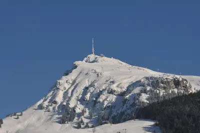 Ein allgemeiner Bergblick oder ein Berglick von der Pension aus