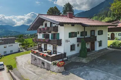 Ein allgemeiner Bergblick oder ein Berglick von der Pension aus