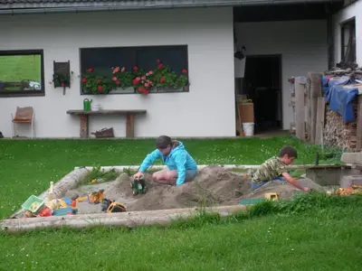 Ein Garten an der Unterkunft Waldschönau