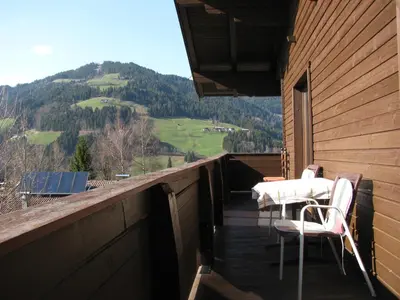 Ein allgemeiner Bergblick oder ein Berglick von des Bed & Breakfasts aus