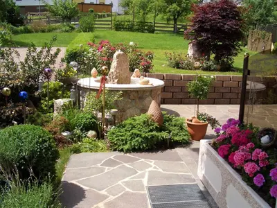 Ein Garten an der Unterkunft Gästehaus Burgi