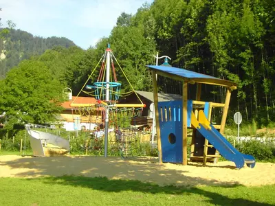Ein Kinderspielbereich in der Unterkunft Bergheim Komfort Ferienwohnungen
