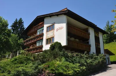 Das Gebäude in dem sich die Pension befindet