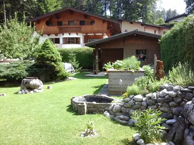 Ein Garten an der Unterkunft Haus Amalia