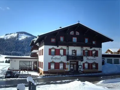Ein allgemeiner Bergblick oder ein Berglick von der Pension aus