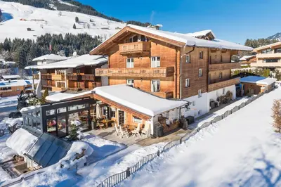Ein allgemeiner Bergblick oder ein Berglick von des Hotels aus