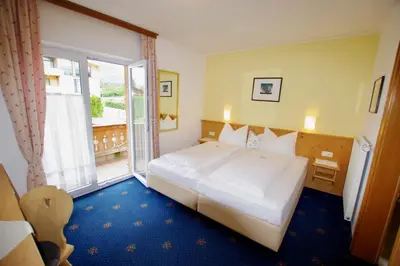 Ein Bett oder Betten in einem Zimmer der Unterkunft Hotel-Pension Heike
