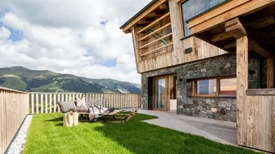 Ein allgemeiner Bergblick oder ein Berglick von des Chalets aus