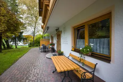 Ein Garten an der Unterkunft Ferienwohnung Lederer