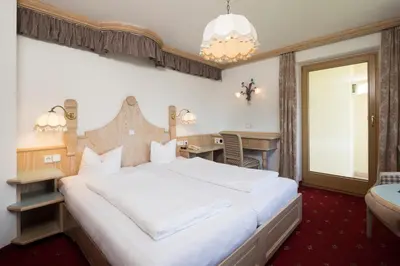 Ein Bett oder Betten in einem Zimmer der Unterkunft Hotel Silberberger - Wildschönau